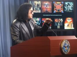 Gene Simmons fights back tears talking about how much his late mother loved America